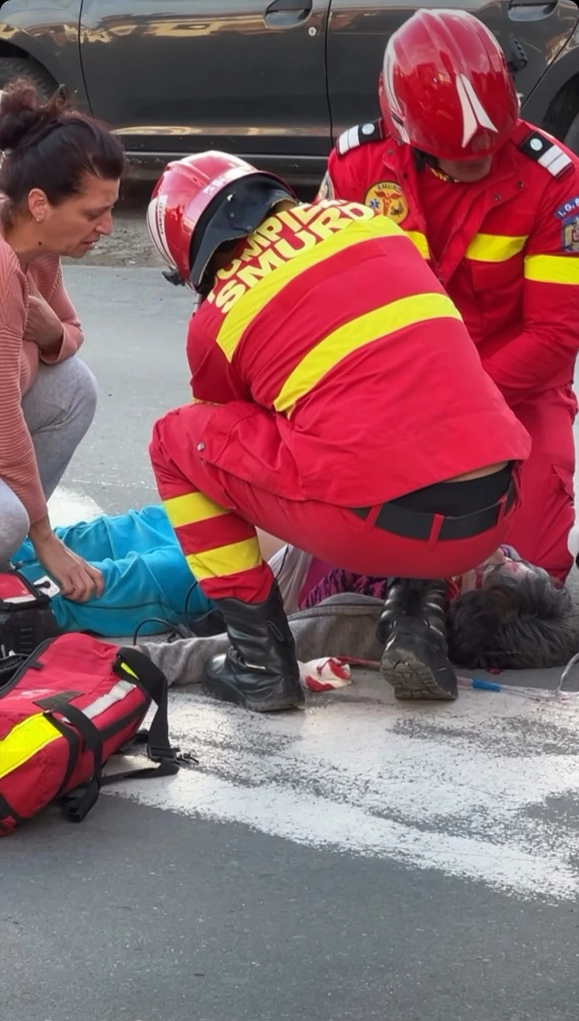 Tragedie în Argeș: Femeie în stare critică, spulberată de o mașină! Pompierii și medicii o resuscitează chiar pe asfalt!