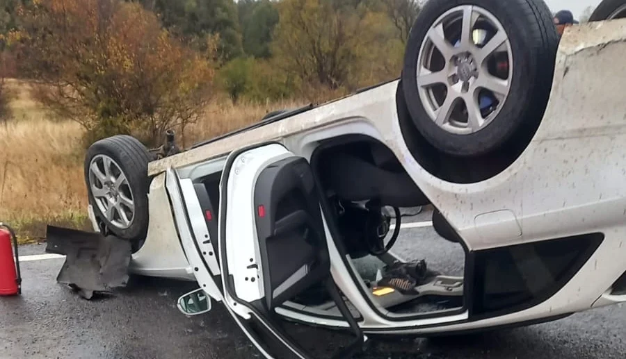 ACCIDENT GRAV lângă PITEȘTI! Mașină RĂSTURNATĂ! PERSOANĂ ÎNCARCERATĂ!
