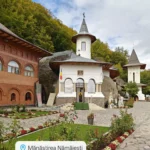 LOCUL SFÂNT din Argeș care ascunde o comoară veche de secole! Mănăstirea săpată în stâncă, unde se află una dintre cele mai vechi icoane din România!