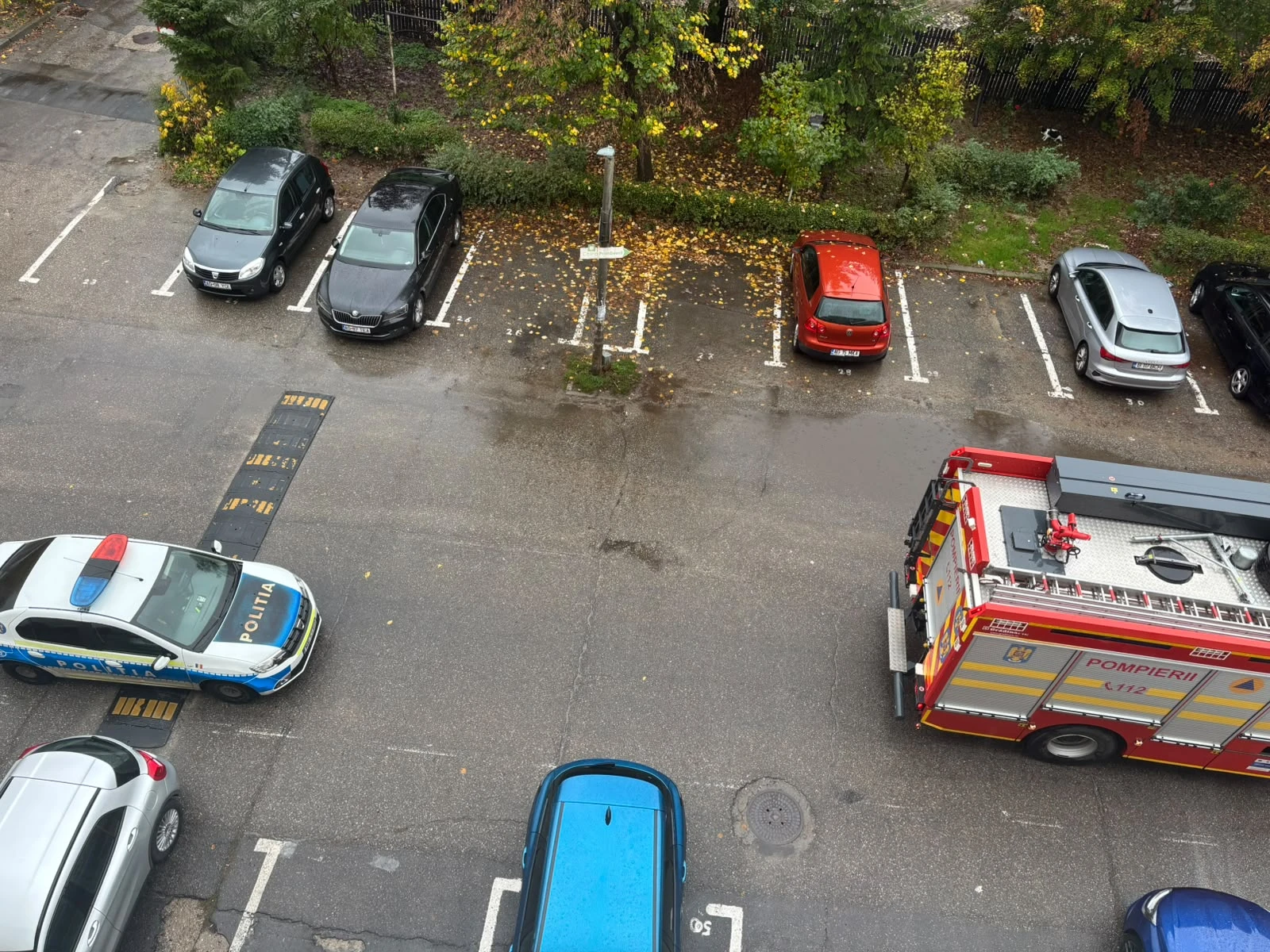 S-A DAT ALARMA ÎN NORDUL PITEȘTIULUI! POMPIERII AU SPART UȘA UNUI APARTAMENT! CE AU GĂSIT ÎN INTERIOR TE LASĂ MASCĂ!