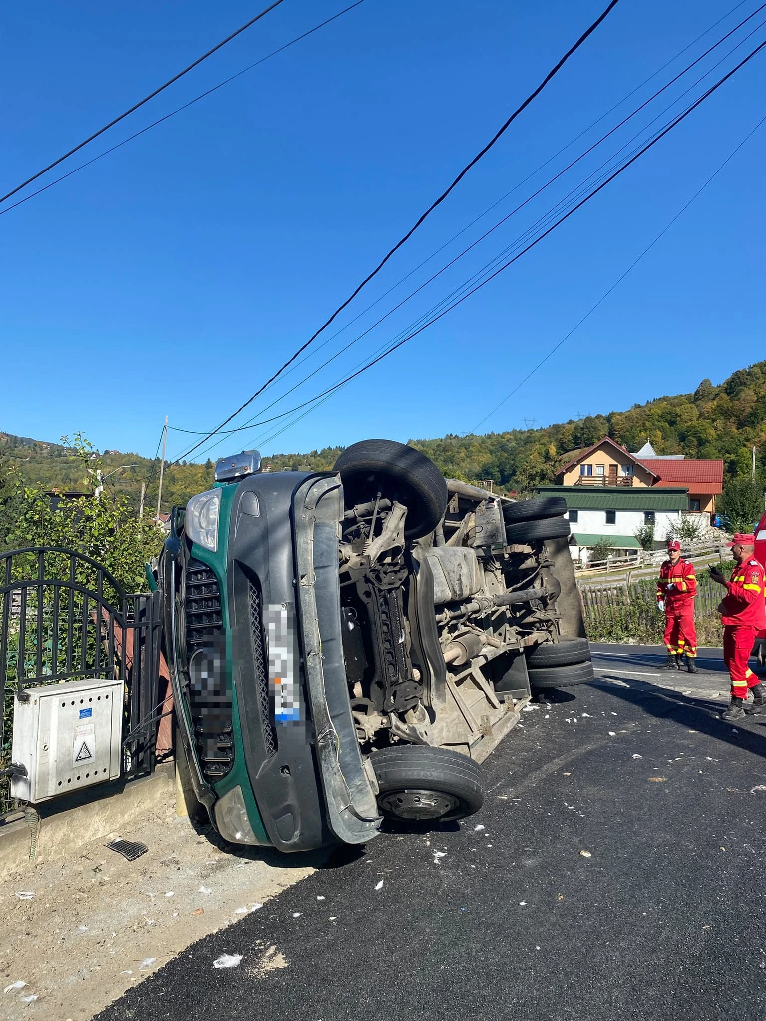 ZI NEAGRĂ pe șoselele din Argeș! Cinci ACCIDENTE, mașini făcute PRAF! Trei persoane GRAV RĂNITE! 