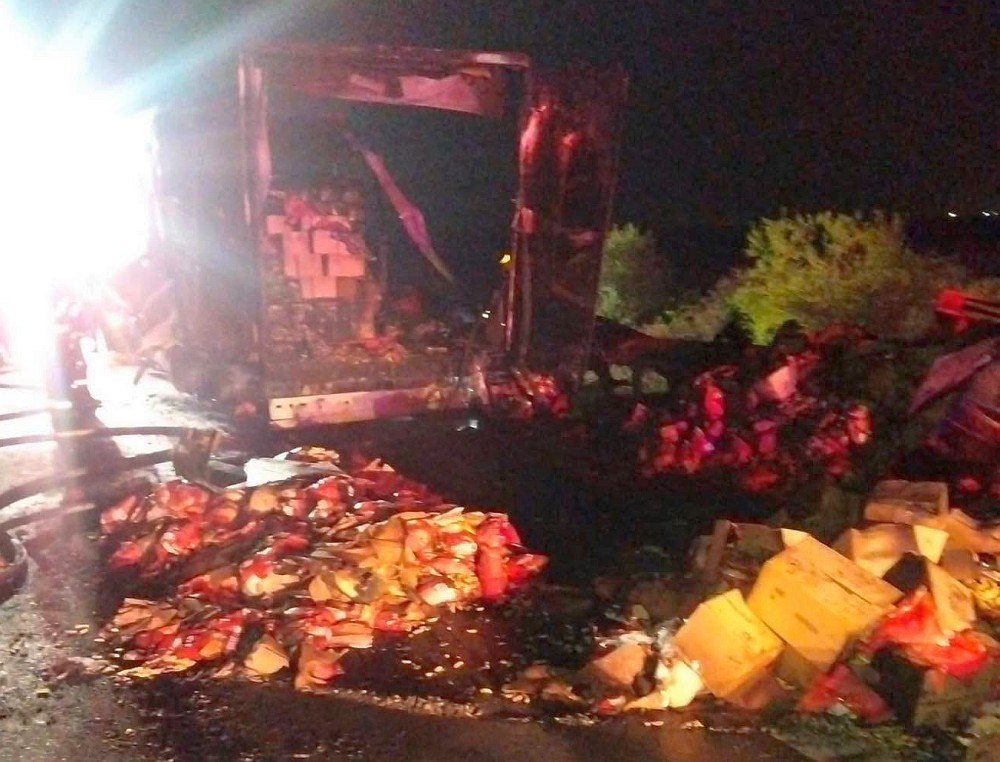 HAOS TOTAL pe A1! Un TIR a ars ca o torță în zori, iar asfaltul pur și simplu s-a topit! ALERTĂ!