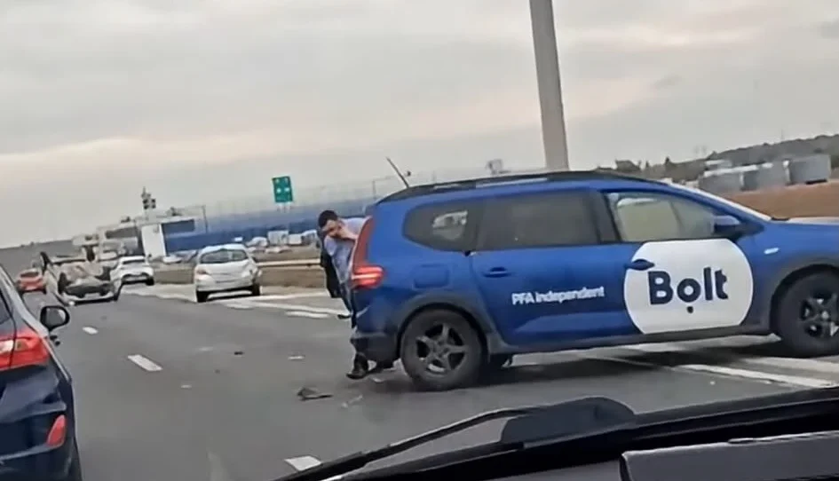 ACUM! ACCIDENT GRAV pe AUTOSTRADĂ! IMPACT DEVASTATOR între un BOLT și o mașină de SECURITATE! TRAFIC PARALIZAT!