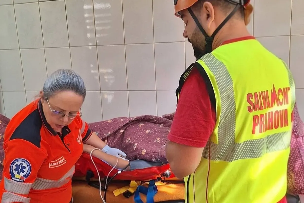 MOMENTE DRAMATICE PE MUNTE! Un copil de 14 ani, preluat de elicopter după un accident grav!