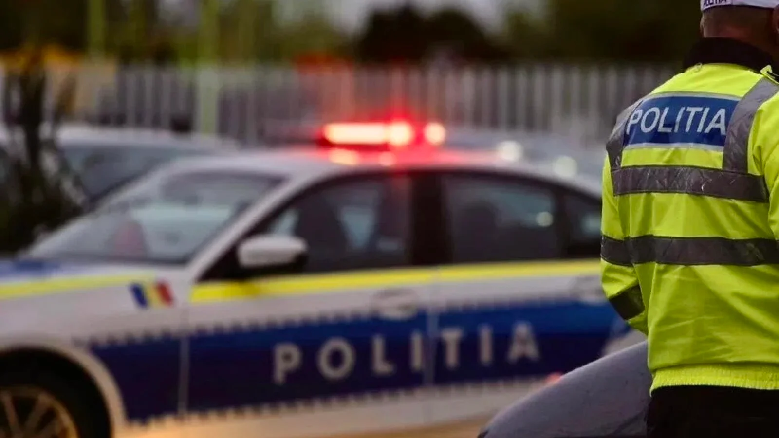 PANICĂ într-o școală! Elev de 15 ani, atacat cu spray și urmărit cu un baston telescopic