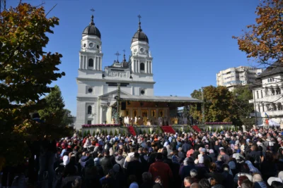 Începe MARELE PELERINAJ! 300.000 de oameni sunt așteptați la MOAȘTELE Sfintei Parascheva! SURPRIZE incredibile, anul acesta, pentru CREDINCIOȘI!