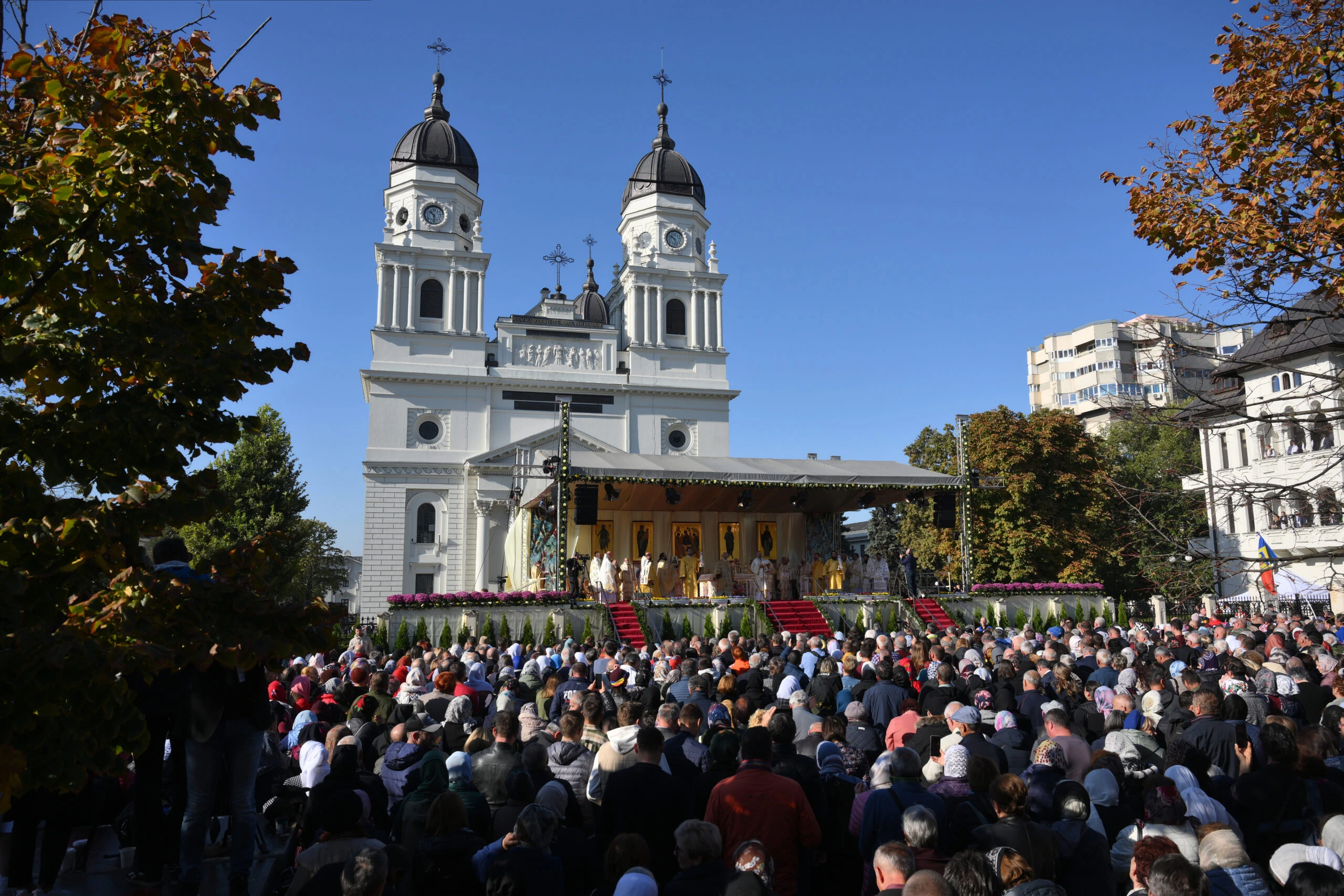 Începe MARELE PELERINAJ! 300.000 de oameni sunt așteptați la MOAȘTELE Sfintei Parascheva! SURPRIZE incredibile, anul acesta, pentru CREDINCIOȘI!