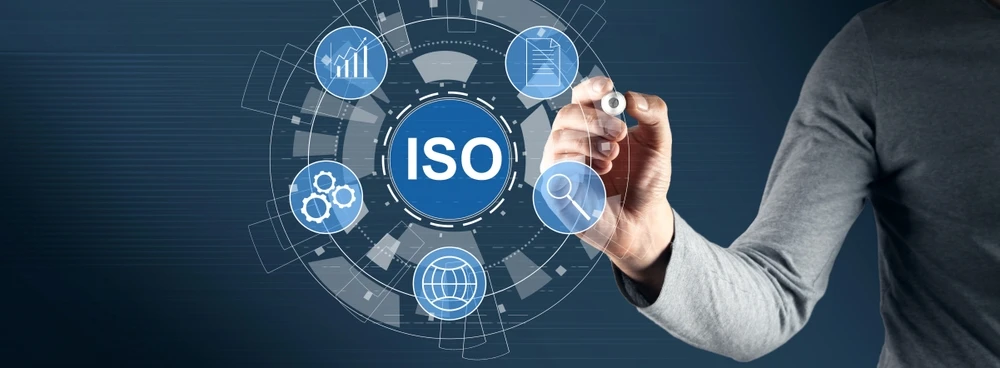 AI în relația cu clienții: Cum ajută ISO/IEC 42001 la reducerea riscurilor în procesele automatizate de suport și comunicare?