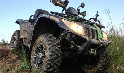 IMPACT MORTAL! Un BĂRBAT și-a găsit SFÂRȘITUL pe ATV, izbit de un STÂLP!