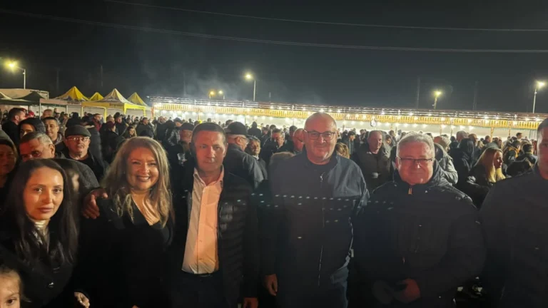 Dan Stroe, alături de brădeni la Focul lui Sumedru! Tradiția care aduce comunitatea împreună, păstrată vie la Bradu!