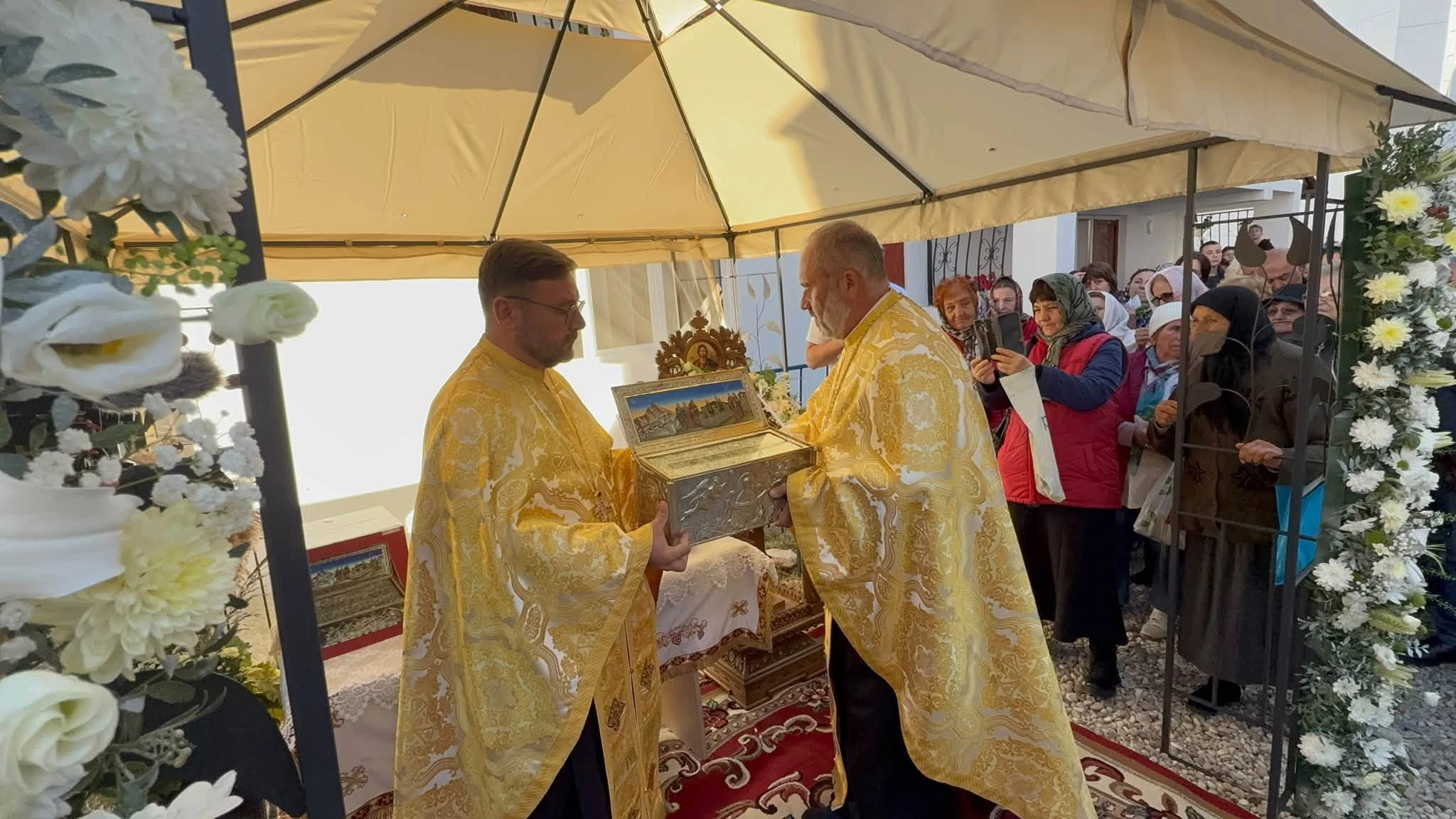 VIDEO! Pelerinaj URIAȘ la Pitești! Mii de credincioși au venit să se închine la Brâul Maicii Domnului! ASTĂZI este ULTIMA ZI!