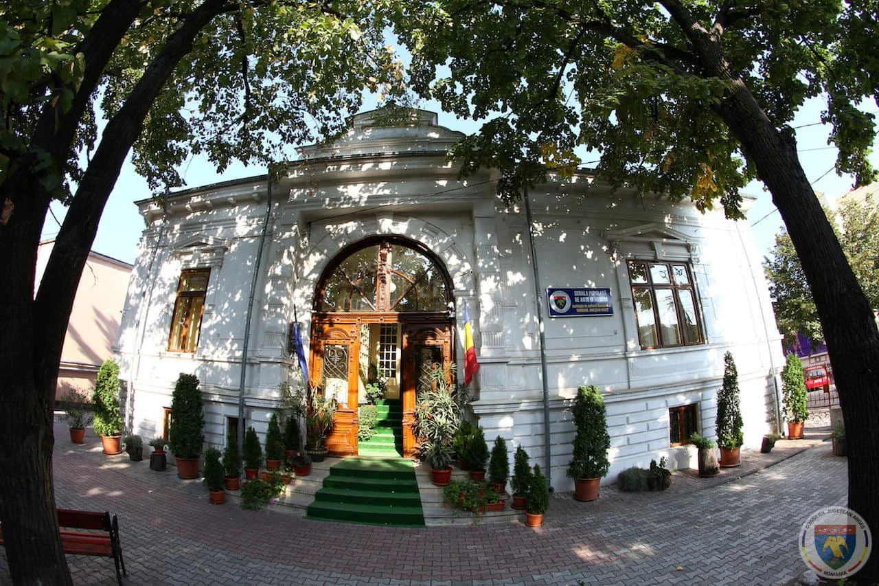 PITEȘTI. Centrul „Doina Argeșului” face ANGAJĂRI! Ce POSTURI au fost scoase la CONCURS?