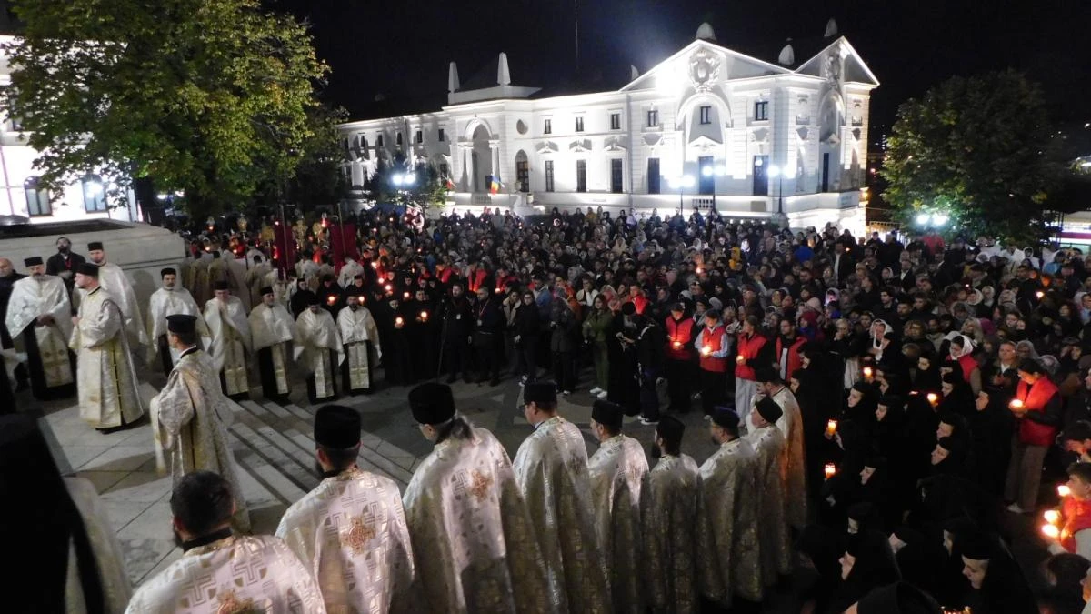 PELERINAJ ISTORIC LA IAȘI! Sute de mii de credincioși sunt așteptați la Sfânta Parascheva. Cozile au ajuns la 5 kilometri!