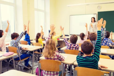 SCHIMBARE IMPORTANTĂ PENTRU ȘCOLILE DIN ROMÂNIA! Parteneriate cu instituții de învățământ din Uniunea Europeană, susținute de Parlamentul European