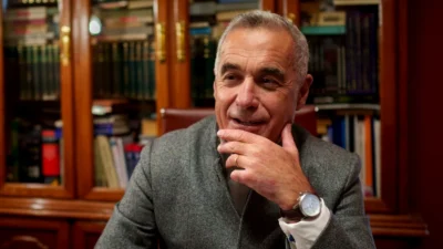 S-a aflat totul! Cine este omul cu „mulți bani” din spatele lui Călin Georgescu: „Le-am dat șah-mat pe TikTok!”