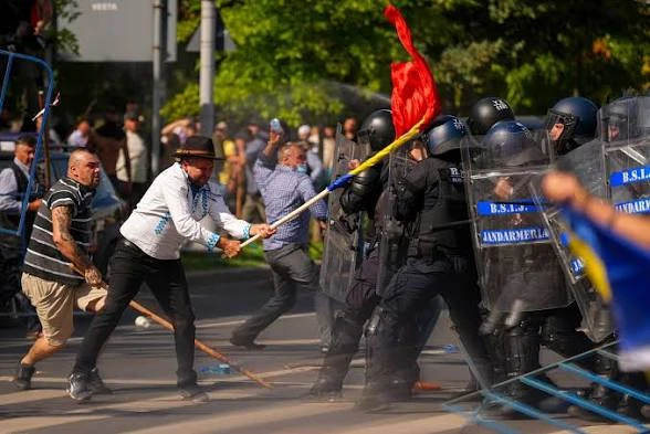 SCANDAL URIAȘ! MAI rupe TĂCEREA: Cine îi SCOATE cu FORȚA pe FERMIERII în STRADĂ la PROTESTE de AMPOARE?