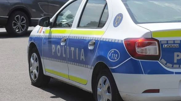 TEROARE PE ȘOSEA! BMW fără ACTE, șofer FĂRĂ PERMIS! A fugit de Poliție și s-a făcut PRAF de un cap de pod!