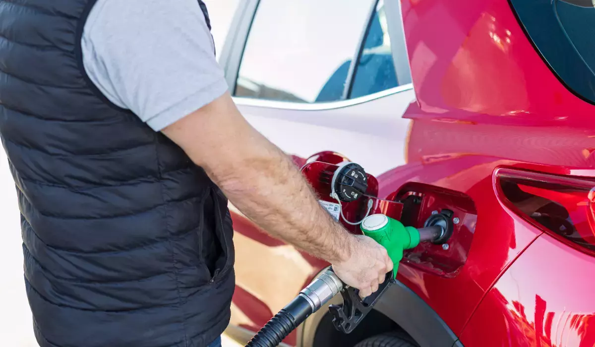 ALERTĂ pentru șoferi! Motorina s-ar putea scumpi cu 85 de bani pe litru de la 1 noiembrie. Ce se întâmplă la pompă?
