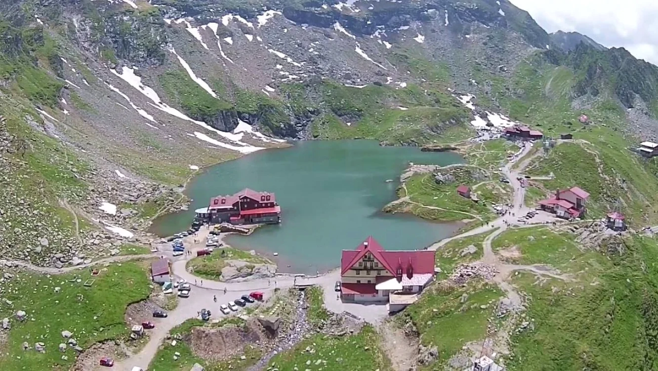 ARGEȘUL, ATRACȚIE TURISTICĂ PENTRU MII DE OAMENI! Minunea de pe Transfăgărășan care îi fascinează pe vizitatori an de an!