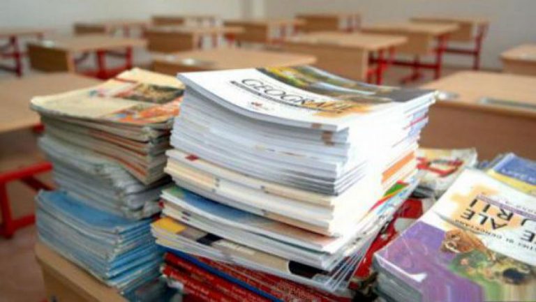 ANUNȚ pentru elevii de clasa a IX-a! MANUALELE ajung abia la sfârșitul lui NOIEMBRIE!