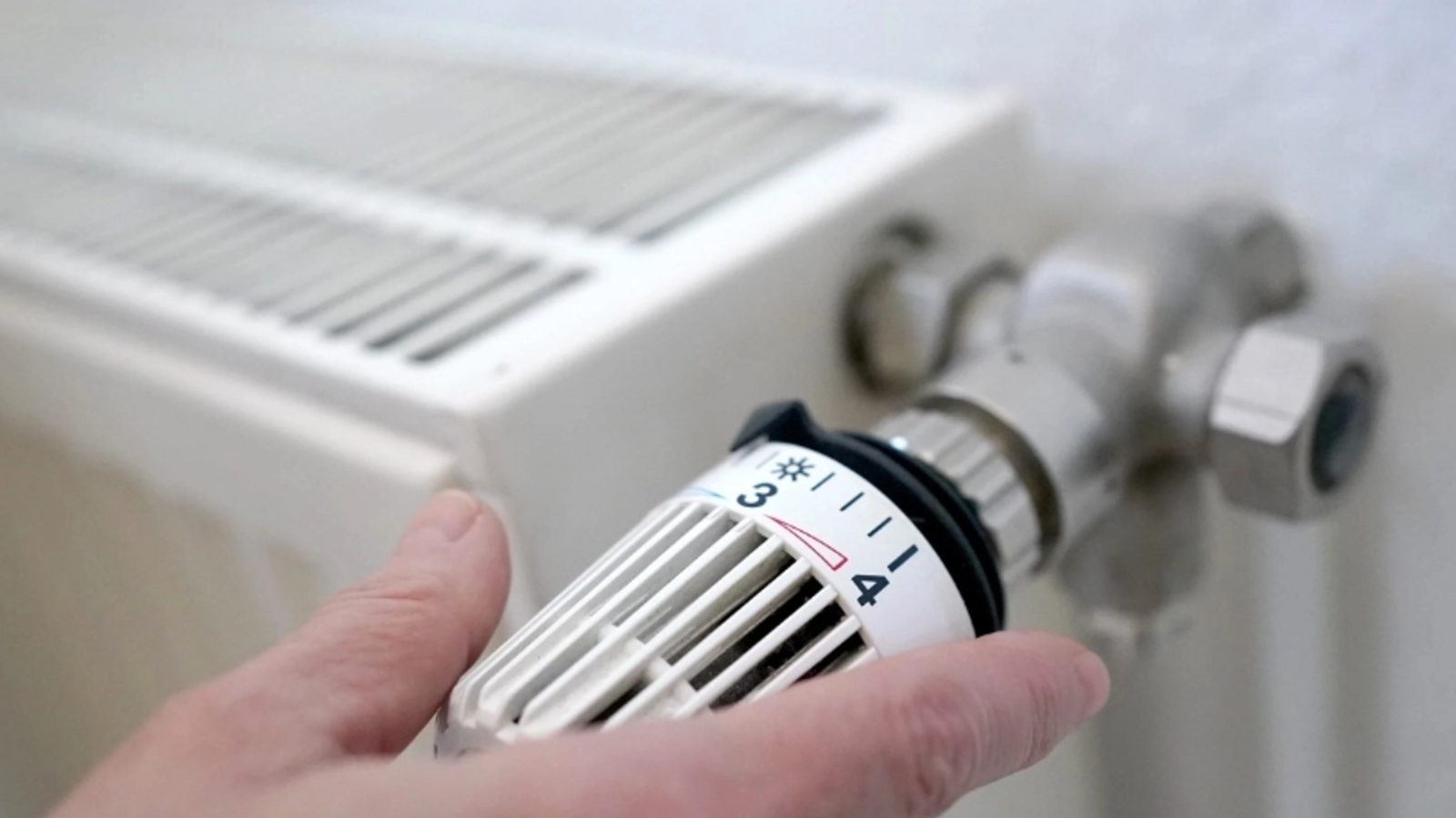 Facturi mai mici la căldură din noiembrie! Ce se schimbă pentru românii racordați la sistemul centralizat de termoficare!