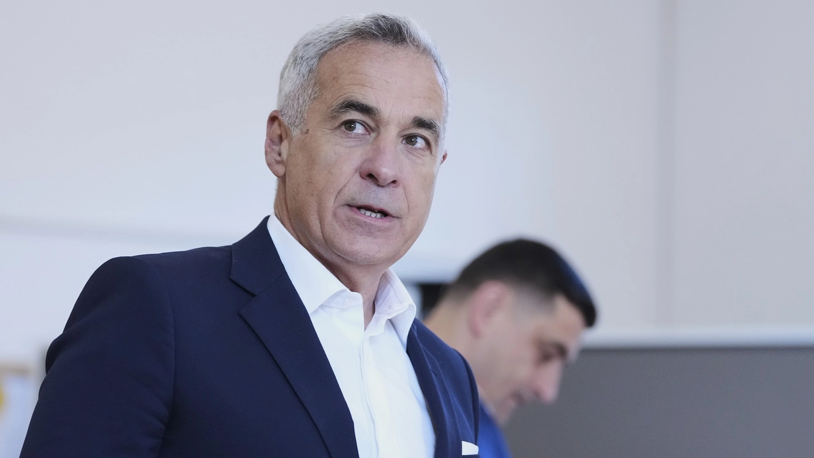 Călin Georgescu RUPE TĂCEREA! Ce spune despre arestul la domiciliu și ce ar putea urma luni?