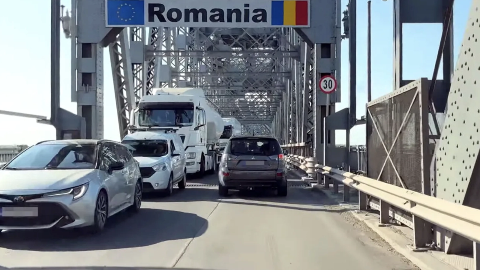 LOVITURĂ PENTRU TAXA DE LA PODUL PRIETENIEI! DECIZIE UNANIMĂ LA RUSE: BULGARII CER ELIMINAREA TARIFULUI PENTRU AUTOTURISME!