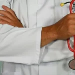 ROMÂNII, LĂSAȚI LA COADĂ? O doctoriță nu mai înscrie pacienți ucraineni și reclamă probleme în sistemul medical .