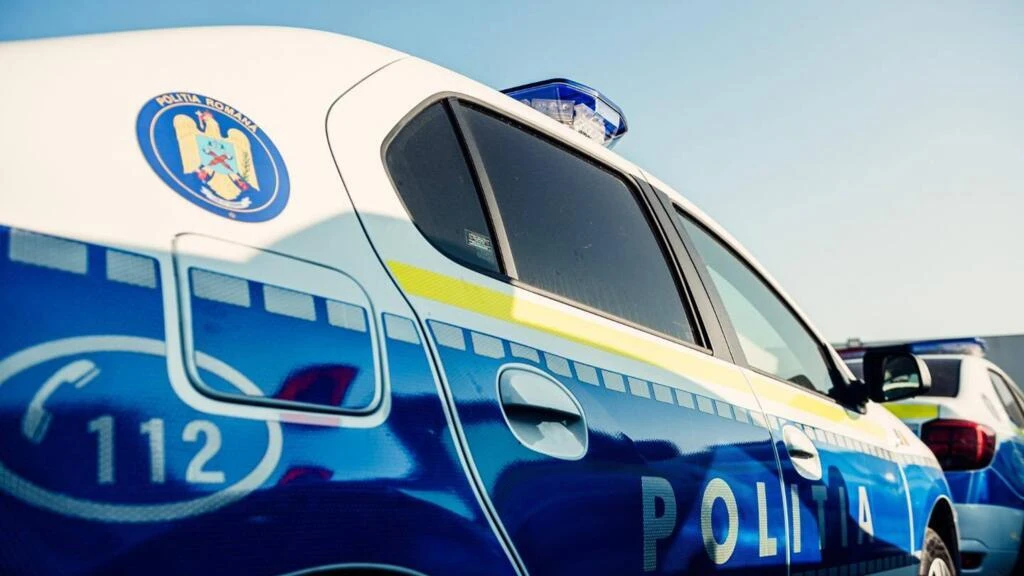 TRAGEDIE PE DJ 504! Un bărbat de 34 de ani a murit după impactul violent dintre un autoturism și un tractor. Alte două persoane au avut nevoie de îngrijiri medicale!