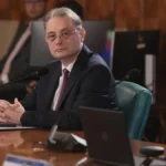 SURPRIZĂ URIAȘĂ LA COTROCENI! De la jurnalism și „Dilema Veche”, direct în cursa pentru Palatul Victoria. Cine este Luca Niculescu, premierul desemnat de Nicușor Dan