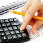 🚨 ALERTĂ PENTRU ROMÂNII CARE PRIMESC BANI DE LA RUDE! ANAF POATE APLICA UN IMPOZIT DE 70% — CÂND SE AJUNGE LA ACEASTĂ SITUAȚIE