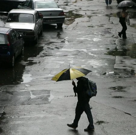 ALERTĂ METEO! Vremea se răcește în România: ploi torențiale, până la 40 l/mp și ninsori la munte!