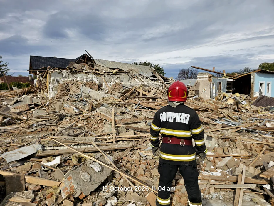 EXPLOZIE devastatoare! Trei case DISTRUSE complet, alte șapte avariate! Un bărbat RĂNIT GRAV!