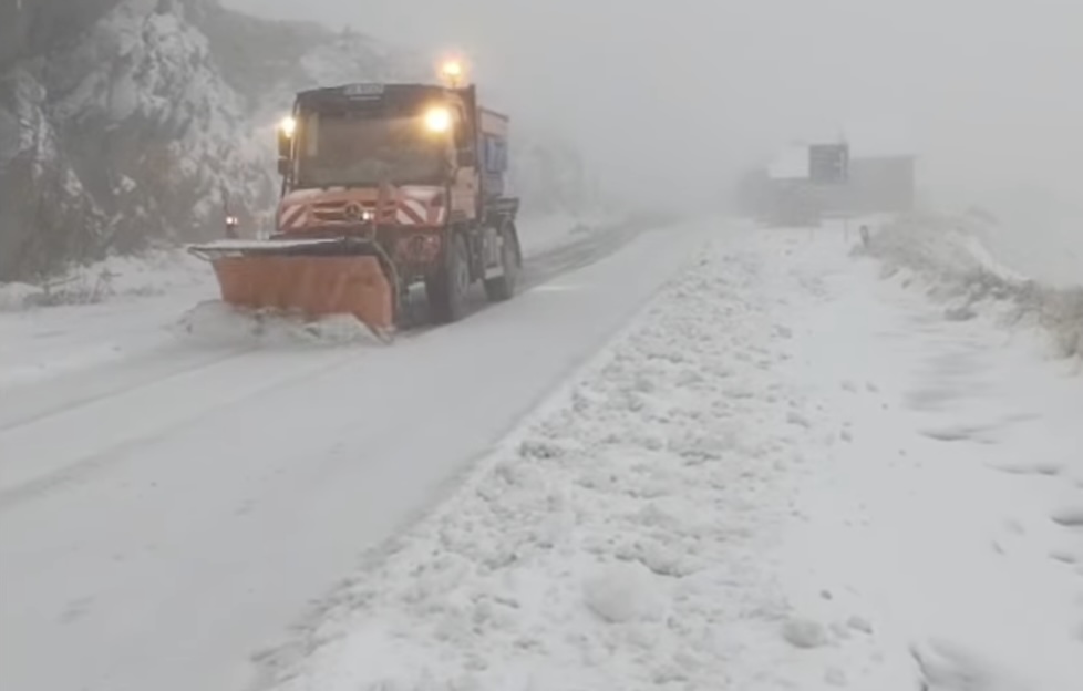 ALERTĂ pe Transfăgărășan! Ninsori abundente la Bâlea Lac! AVERTISMENT pentru șoferi!